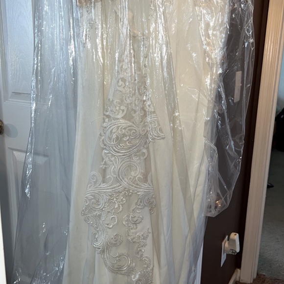 Stella York wedding dress - Picture 3 of 4